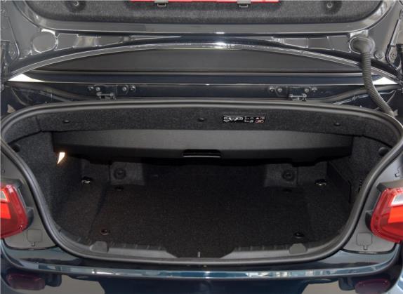 宝马2系 2015款 218i 敞篷轿跑车 车厢座椅   后备厢