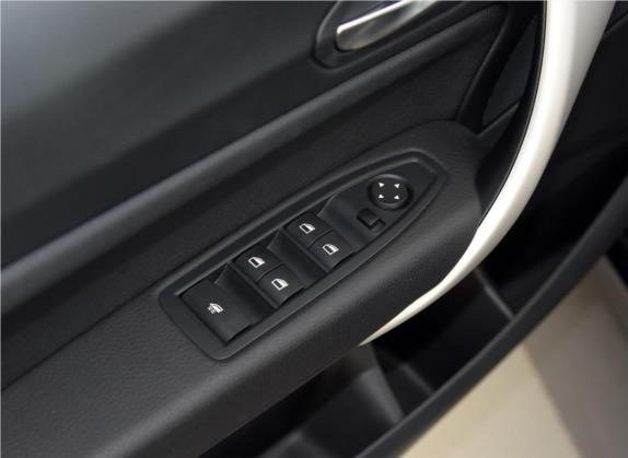 宝马2系 2015款 218i 敞篷轿跑车 车厢座椅   门窗控制