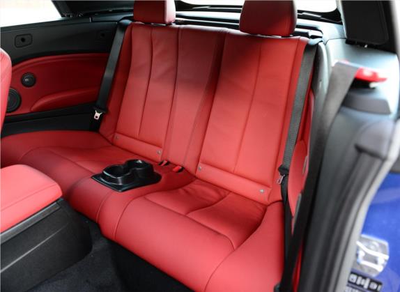 宝马2系 2015款 220i 敞篷轿跑车 M运动型 车厢座椅   后排空间