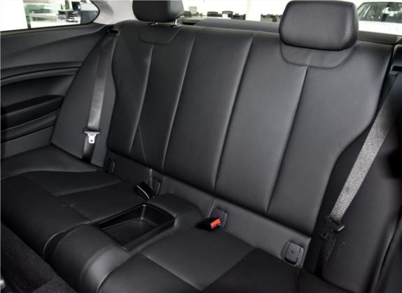 宝马2系 2017款 220i 领先型 车厢座椅   后排空间