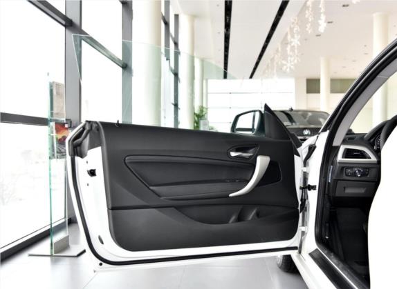 宝马2系 2017款 220i 领先型 车厢座椅   前门板