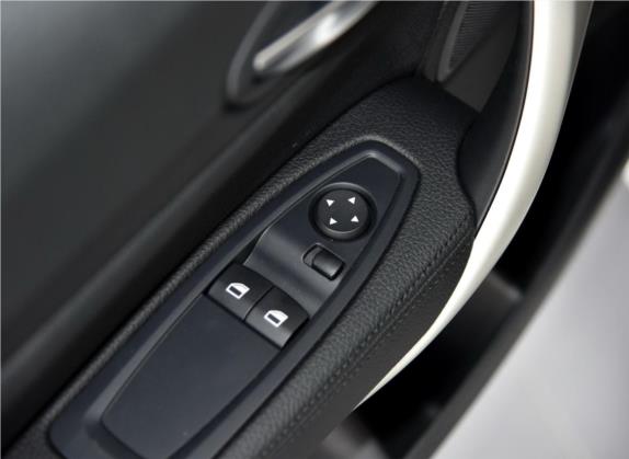 宝马2系 2017款 220i 领先型 车厢座椅   门窗控制