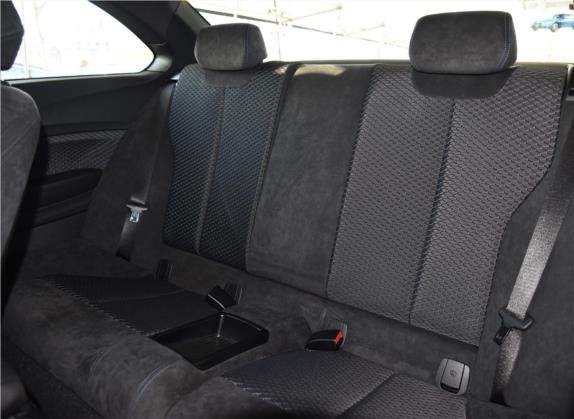 宝马2系 2017款 220i 运动设计套装 车厢座椅   后排空间