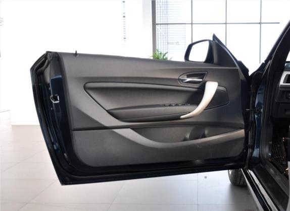宝马2系 2017款 220i 敞篷轿跑车 领先型 车厢座椅   前门板