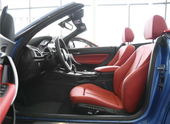 宝马2系 2017款 220i 敞篷轿跑车 M运动型 车厢座椅   前排空间