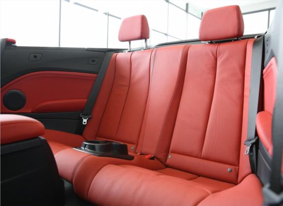 宝马2系 2017款 220i 敞篷轿跑车 M运动型 车厢座椅   后排空间