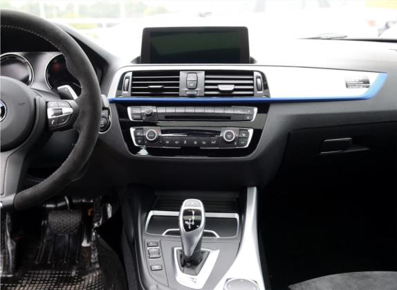 宝马2系 2018款 M240i M Performance 特别版 中控类   中控台
