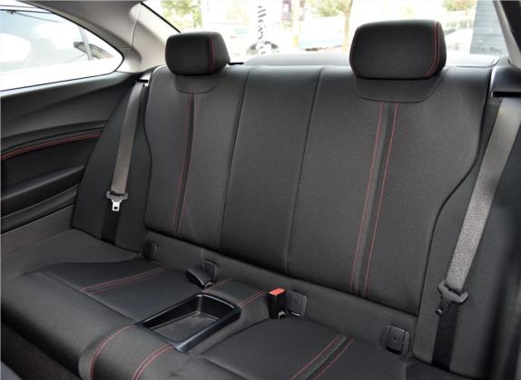 宝马2系 2018款 220i 运动设计套装 车厢座椅   后排空间