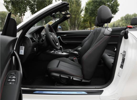 宝马2系 2018款 220i 敞篷轿跑车 运动设计套装 车厢座椅   前排空间
