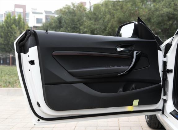 宝马2系 2018款 220i 敞篷轿跑车 运动设计套装 车厢座椅   前门板