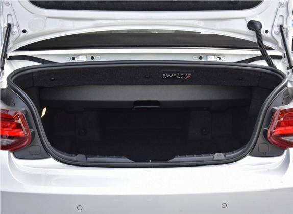 宝马2系 2019款 225i 敞篷轿跑车 运动设计套装 车厢座椅   后备厢