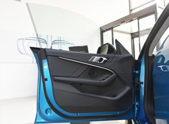 宝马2系 2021款 225i 四门轿跑车 M运动套装 车厢座椅   前门板