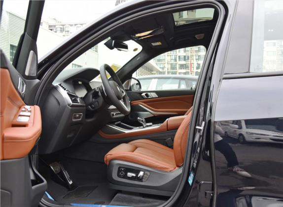 宝马X7 2019款 xDrive40i 行政型M运动套装 车厢座椅   前排空间