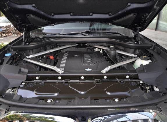 宝马X7 2020款 xDrive40i 领先型豪华套装 其他细节类   发动机舱
