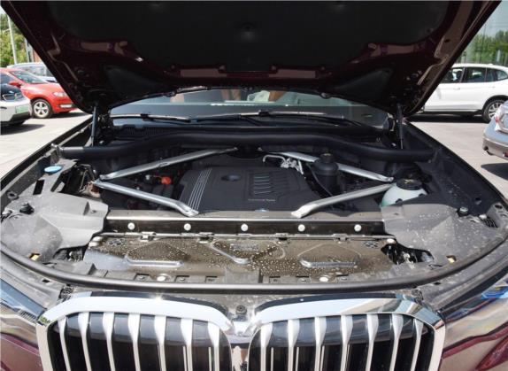 宝马X7 2020款 xDrive40i 个性化定制限量版 豪华套装 其他细节类   发动机舱