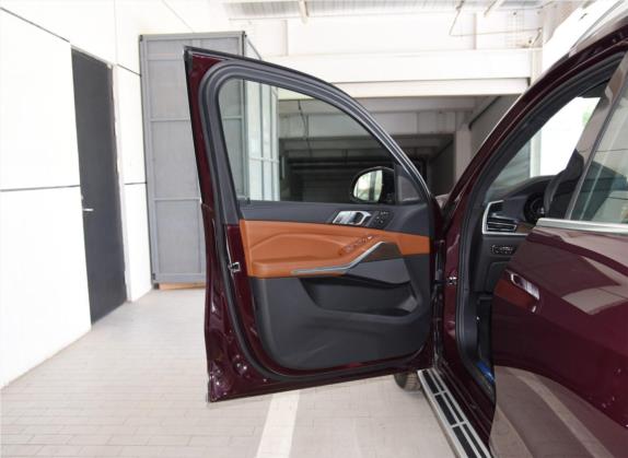 宝马X7 2020款 xDrive40i 个性化定制限量版 豪华套装 车厢座椅   前门板