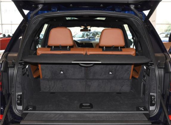 宝马X7 2020款 xDrive40i 个性化定制限量版 M运动套装 车厢座椅   后备厢