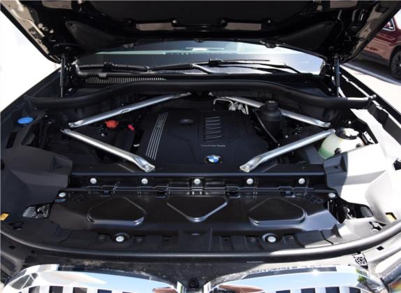 宝马X7 2020款 xDrive40i 行政型豪华套装 其他细节类   发动机舱