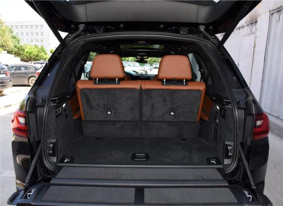 宝马X7 2020款 xDrive40i 行政型豪华套装 车厢座椅   后备厢