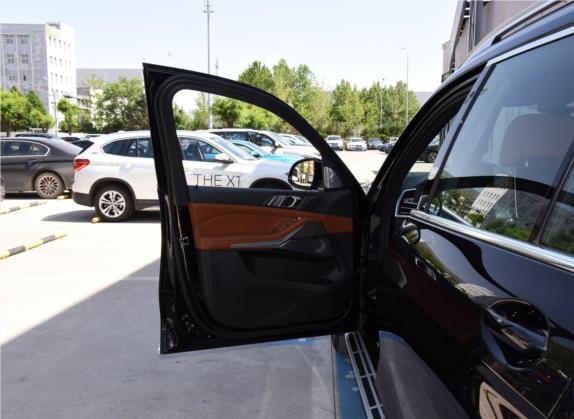 宝马X7 2020款 xDrive40i 行政型豪华套装 车厢座椅   前门板