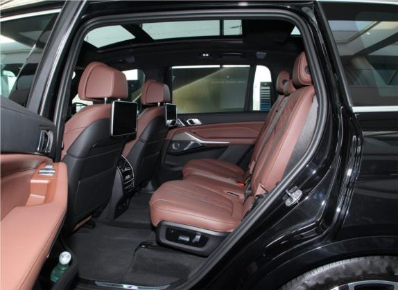 宝马X7 2020款 xDrive40i 行政型M运动套装 车厢座椅   后排空间