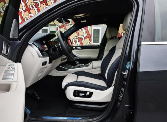 宝马X7 2020款 xDrive M50i 车厢座椅   前排空间