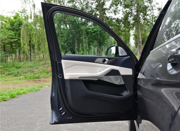 宝马X7 2020款 xDrive M50i 车厢座椅   前门板