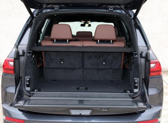 宝马X7 2021款 xDrive40i 领先型豪华套装 车厢座椅   后备厢
