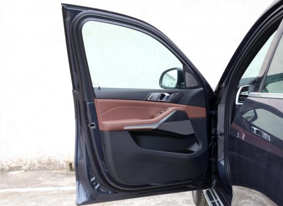 宝马X7 2021款 xDrive40i 领先型豪华套装 车厢座椅   前门板