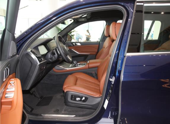 宝马X7 2021款 xDrive40i 尊享型豪华套装 车厢座椅   前排空间