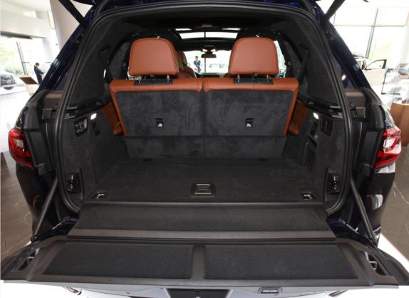 宝马X7 2021款 xDrive40i 尊享型豪华套装 车厢座椅   后备厢