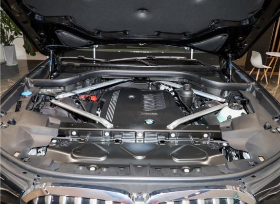 宝马X7 2021款 xDrive40i 尊享型M运动套装 其他细节类   发动机舱