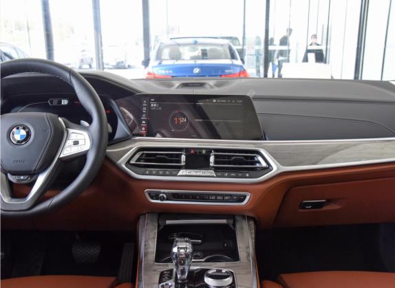 宝马X7 2021款 xDrive40i 行政型豪华套装 中控类   中控台