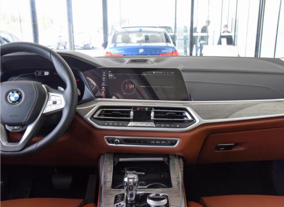 宝马X7 2021款 xDrive40i 行政型豪华套装 中控类   中控台