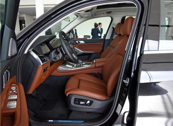 宝马X7 2021款 xDrive40i 行政型豪华套装 车厢座椅   前排空间