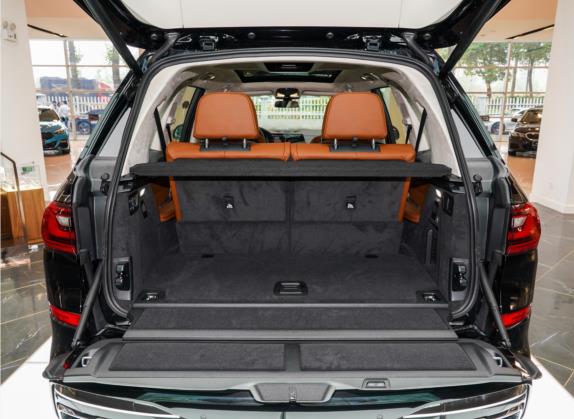 宝马X7 2021款 xDrive40i 行政型M运动套装 车厢座椅   后备厢