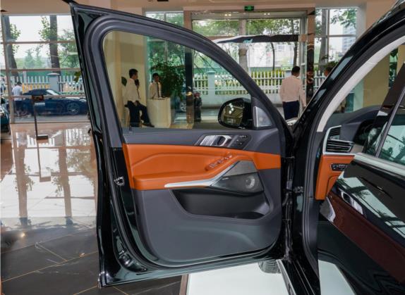 宝马X7 2021款 xDrive40i 行政型M运动套装 车厢座椅   前门板