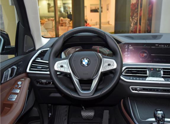 宝马X7 2021款 改款 xDrive40i 领先型豪华套装 中控类   驾驶位
