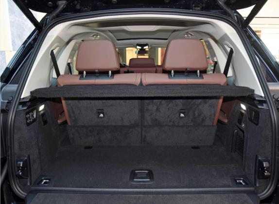 宝马X7 2021款 改款 xDrive40i 领先型豪华套装 车厢座椅   后备厢