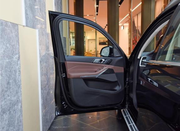 宝马X7 2021款 改款 xDrive40i 领先型豪华套装 车厢座椅   前门板