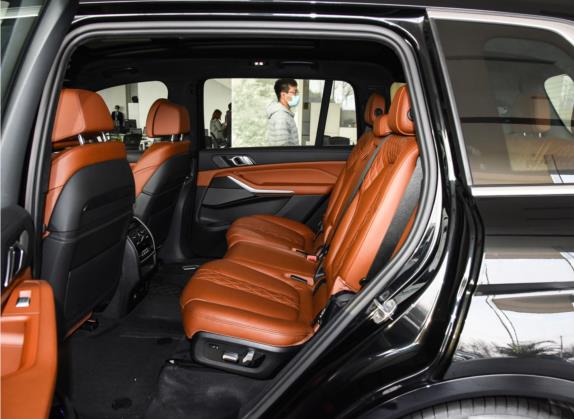 宝马X7 2021款 改款 xDrive40i 尊享型豪华套装 车厢座椅   后排空间