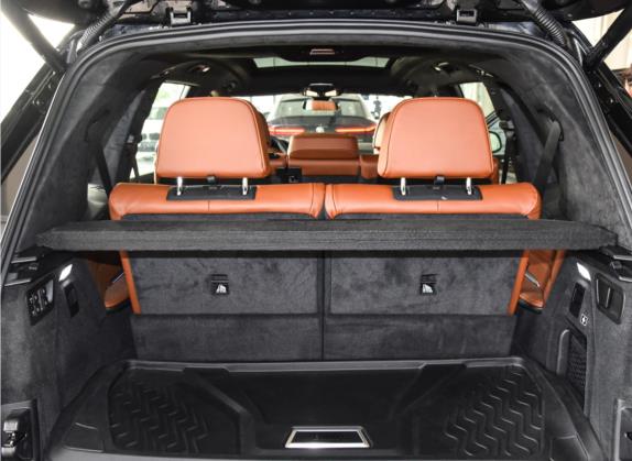 宝马X7 2021款 改款 xDrive40i 尊享型豪华套装 车厢座椅   后备厢