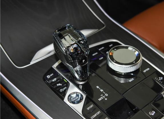 宝马X7 2021款 改款 xDrive40i 尊享型豪华套装 中控类   挡把