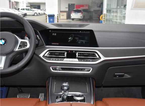 宝马X7 2021款 改款 xDrive40i 尊享型M运动套装 中控类   中控台