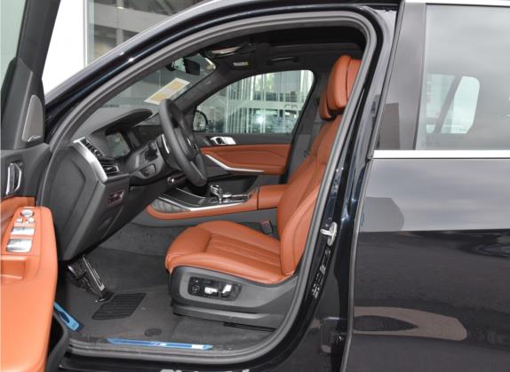 宝马X7 2021款 改款 xDrive40i 尊享型M运动套装 车厢座椅   前排空间