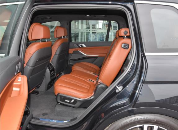 宝马X7 2021款 改款 xDrive40i 尊享型M运动套装 车厢座椅   后排空间