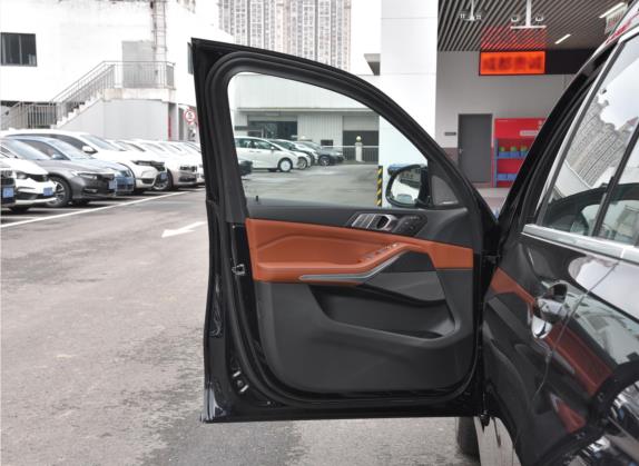 宝马X7 2021款 改款 xDrive40i 尊享型M运动套装 车厢座椅   前门板