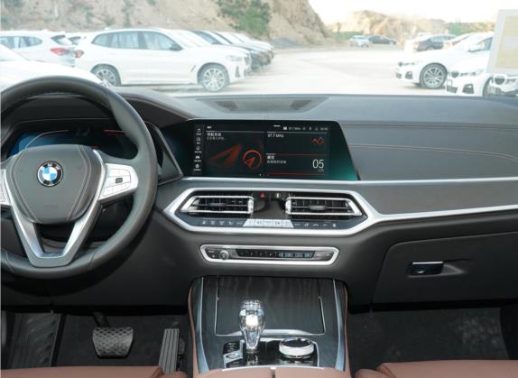宝马X7 2022款 xDrive40i 领先型豪华套装 中控类   中控台