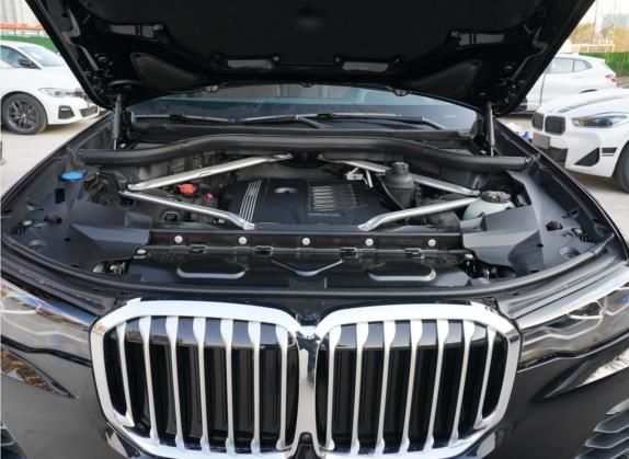 宝马X7 2022款 xDrive40i 领先型豪华套装 其他细节类   发动机舱
