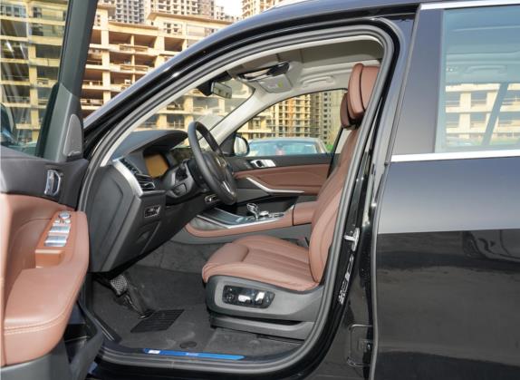 宝马X7 2022款 xDrive40i 领先型豪华套装 车厢座椅   前排空间